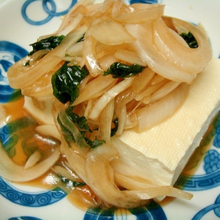 漬け新玉葱&ワカメ乗っけ冷奴